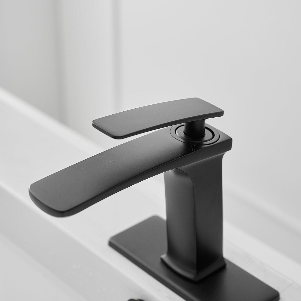 Single-Handle Single Hole Bathroom Faucet in Matte Black-1 - buyfaucet.com