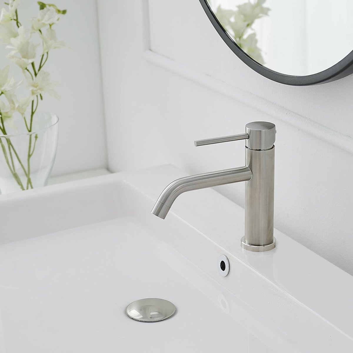 Single Hole Single-Handle Bathroom Faucet in Brushed Nickel-1 - buyfaucet.com