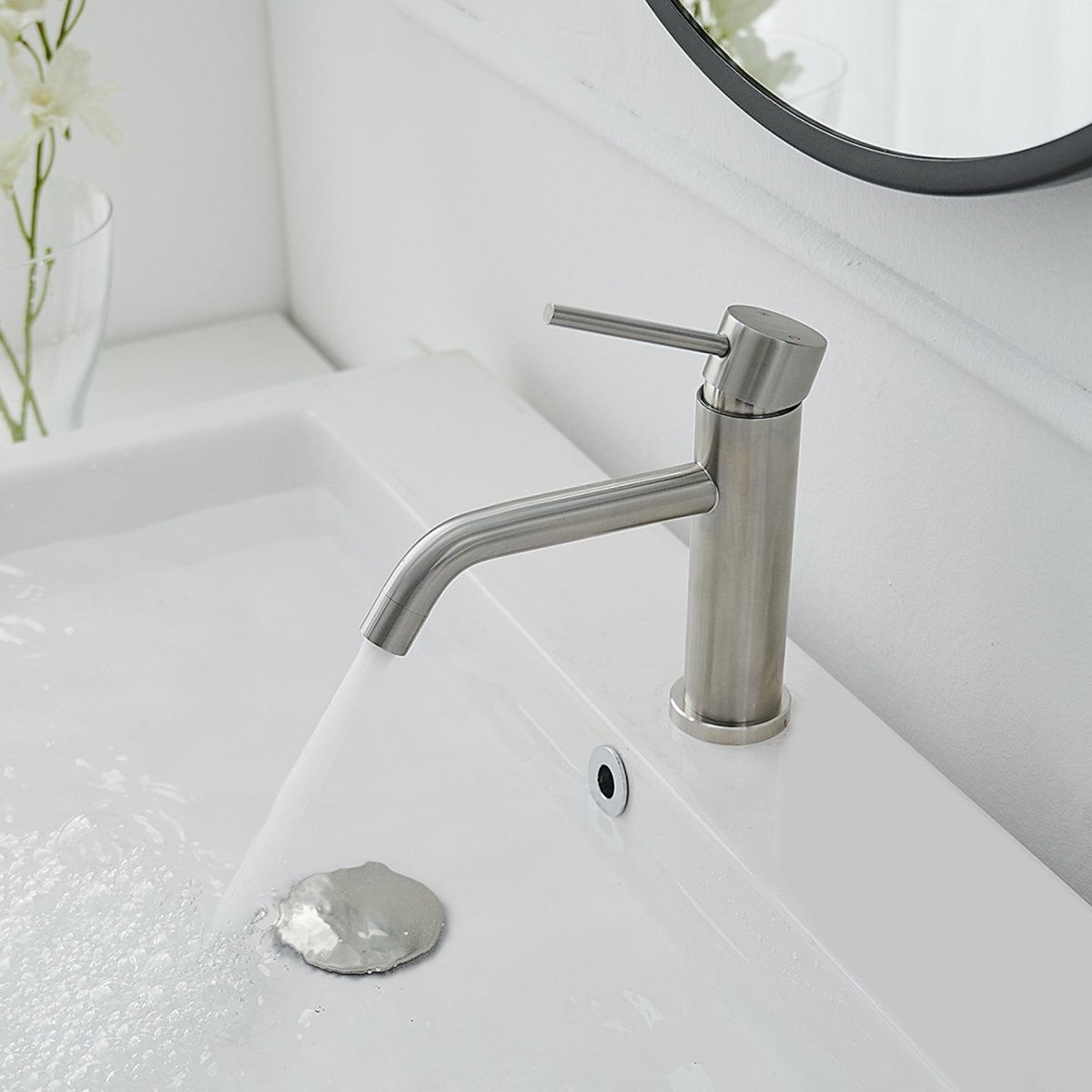 Single Hole Single-Handle Bathroom Faucet in Brushed Nickel-1 - buyfaucet.com
